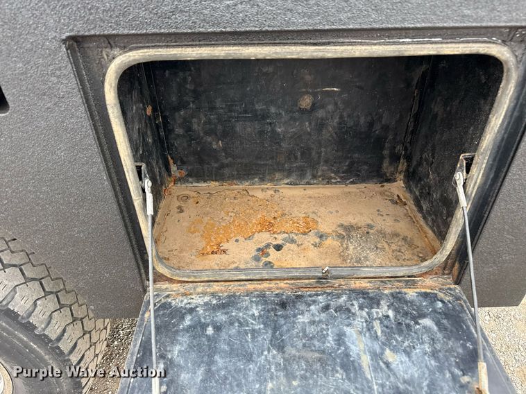 image for item EG5780 2019 Ford F350 Super Duty Crew Cab flatbed pickup truck