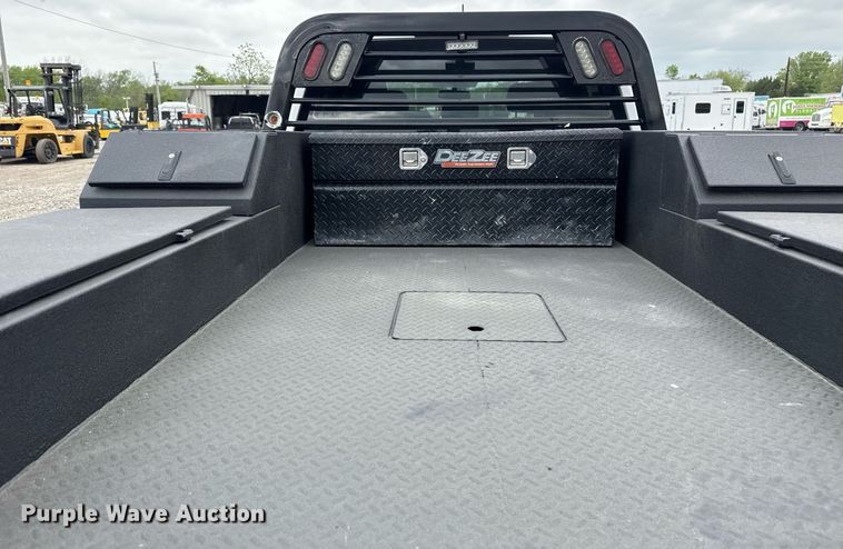 image for item EG5780 2019 Ford F350 Super Duty Crew Cab flatbed pickup truck
