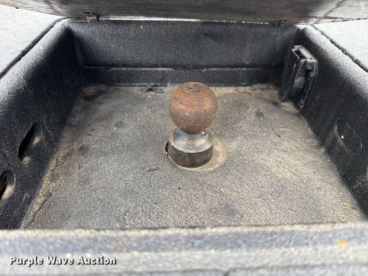 image for item EG5780 2019 Ford F350 Super Duty Crew Cab flatbed pickup truck