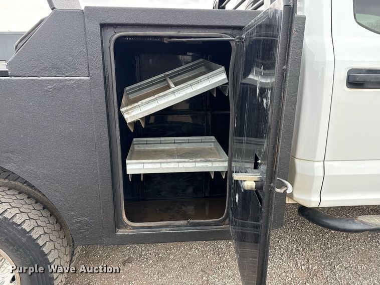 image for item EG5780 2019 Ford F350 Super Duty Crew Cab flatbed pickup truck