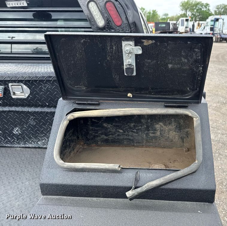 image for item EG5780 2019 Ford F350 Super Duty Crew Cab flatbed pickup truck