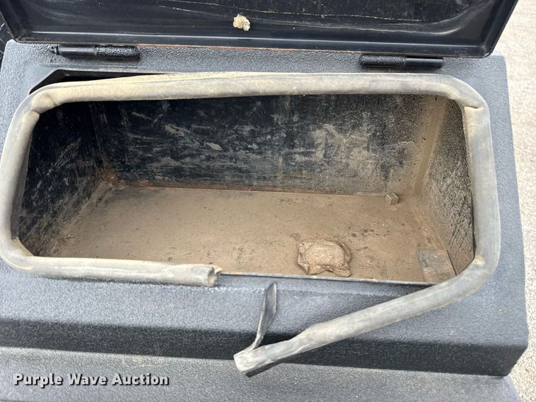 image for item EG5780 2019 Ford F350 Super Duty Crew Cab flatbed pickup truck