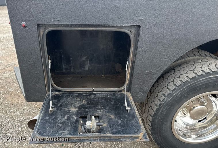 image for item EG5780 2019 Ford F350 Super Duty Crew Cab flatbed pickup truck