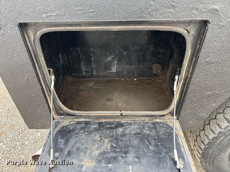 image for item EG5780 2019 Ford F350 Super Duty Crew Cab flatbed pickup truck