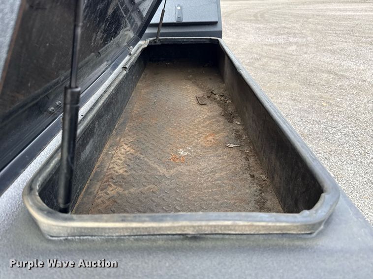 image for item EG5780 2019 Ford F350 Super Duty Crew Cab flatbed pickup truck