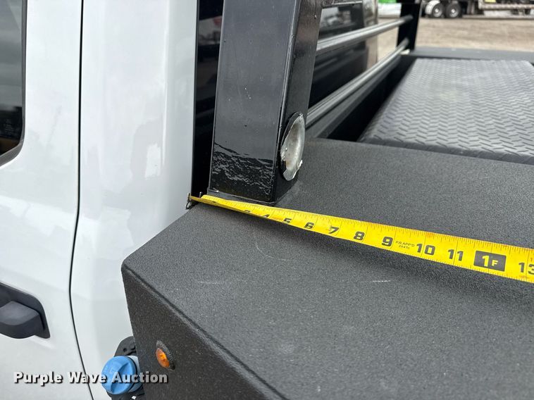 image for item EG5780 2019 Ford F350 Super Duty Crew Cab flatbed pickup truck