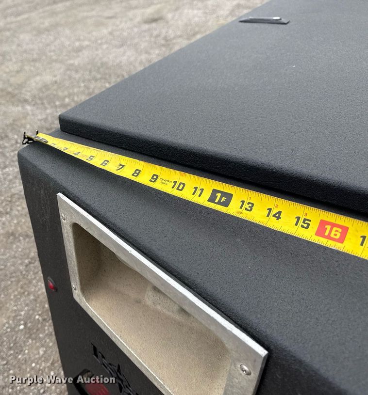 image for item EG5780 2019 Ford F350 Super Duty Crew Cab flatbed pickup truck