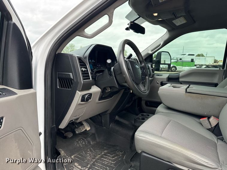 image for item EG5780 2019 Ford F350 Super Duty Crew Cab flatbed pickup truck