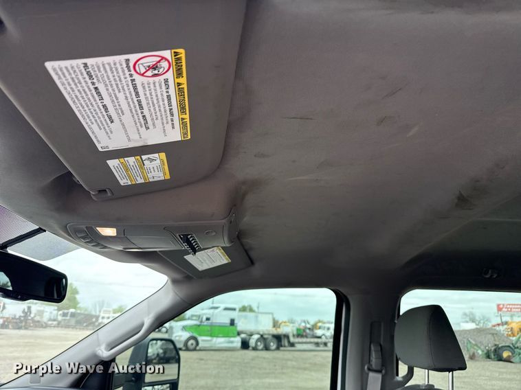 image for item EG5780 2019 Ford F350 Super Duty Crew Cab flatbed pickup truck