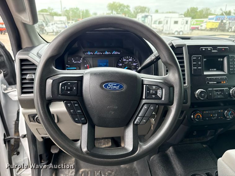 image for item EG5780 2019 Ford F350 Super Duty Crew Cab flatbed pickup truck