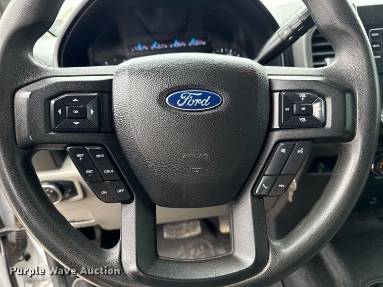 image for item EG5780 2019 Ford F350 Super Duty Crew Cab flatbed pickup truck