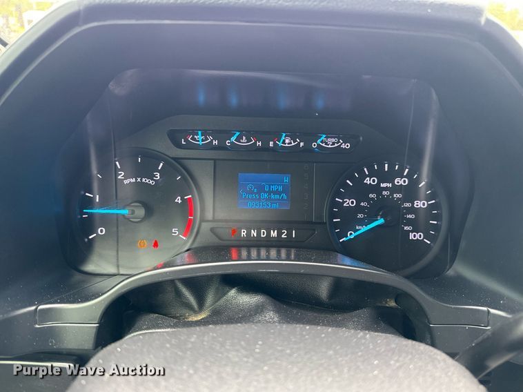 image for item EG5780 2019 Ford F350 Super Duty Crew Cab flatbed pickup truck