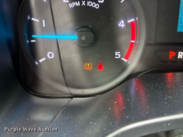 image for item EG5780 2019 Ford F350 Super Duty Crew Cab flatbed pickup truck