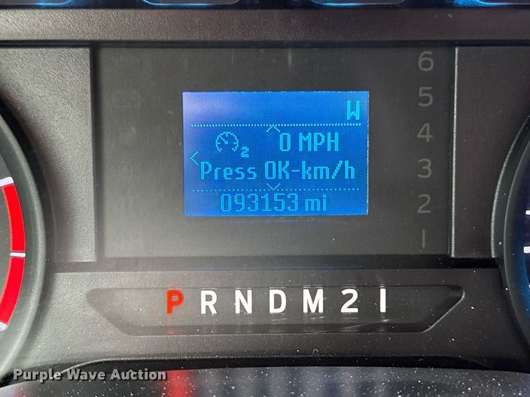 image for item EG5780 2019 Ford F350 Super Duty Crew Cab flatbed pickup truck