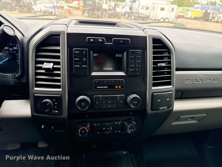 image for item EG5780 2019 Ford F350 Super Duty Crew Cab flatbed pickup truck