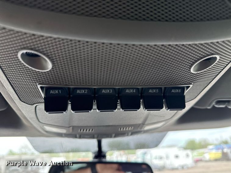 image for item EG5780 2019 Ford F350 Super Duty Crew Cab flatbed pickup truck