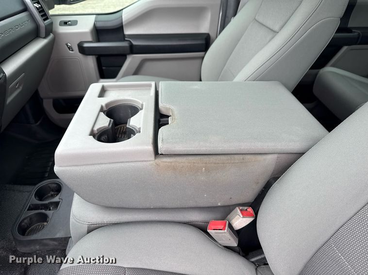 image for item EG5780 2019 Ford F350 Super Duty Crew Cab flatbed pickup truck