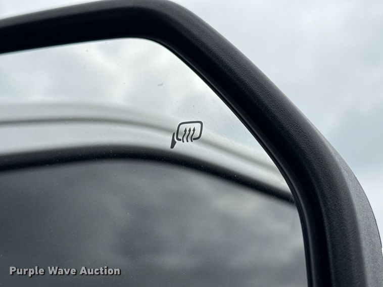 image for item EG5780 2019 Ford F350 Super Duty Crew Cab flatbed pickup truck