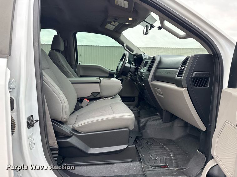 image for item EG5780 2019 Ford F350 Super Duty Crew Cab flatbed pickup truck