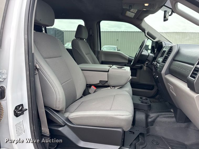 image for item EG5780 2019 Ford F350 Super Duty Crew Cab flatbed pickup truck