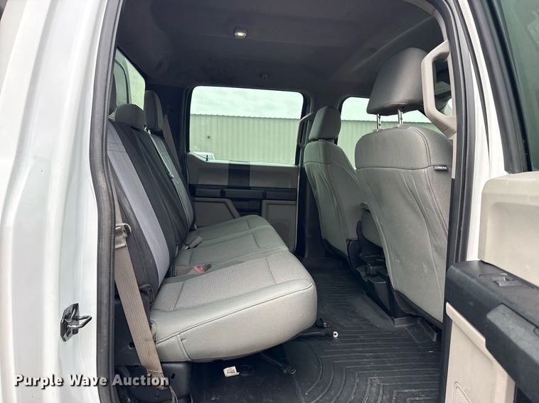 image for item EG5780 2019 Ford F350 Super Duty Crew Cab flatbed pickup truck