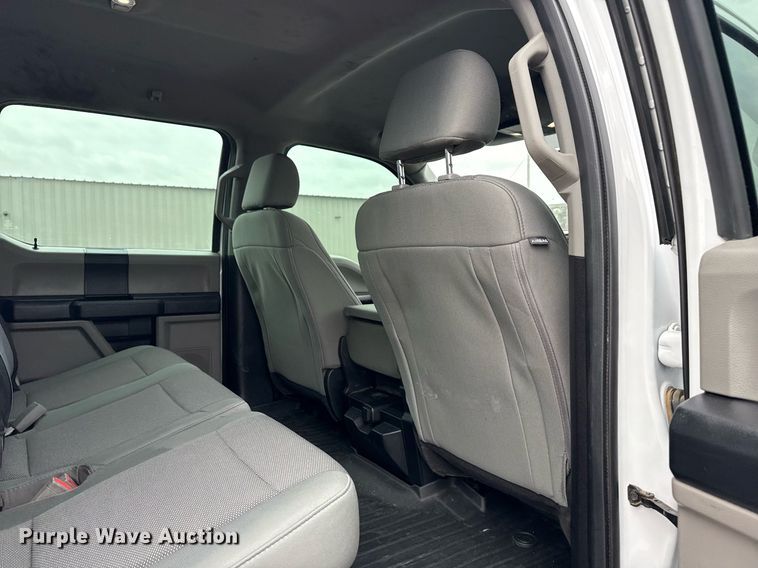 image for item EG5780 2019 Ford F350 Super Duty Crew Cab flatbed pickup truck