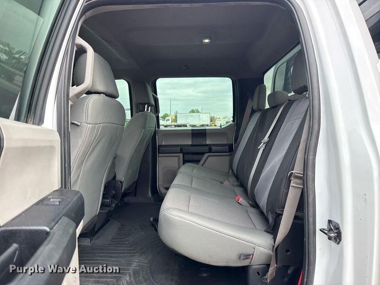 image for item EG5780 2019 Ford F350 Super Duty Crew Cab flatbed pickup truck