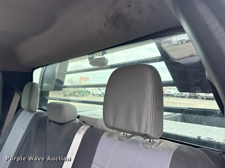 image for item EG5780 2019 Ford F350 Super Duty Crew Cab flatbed pickup truck