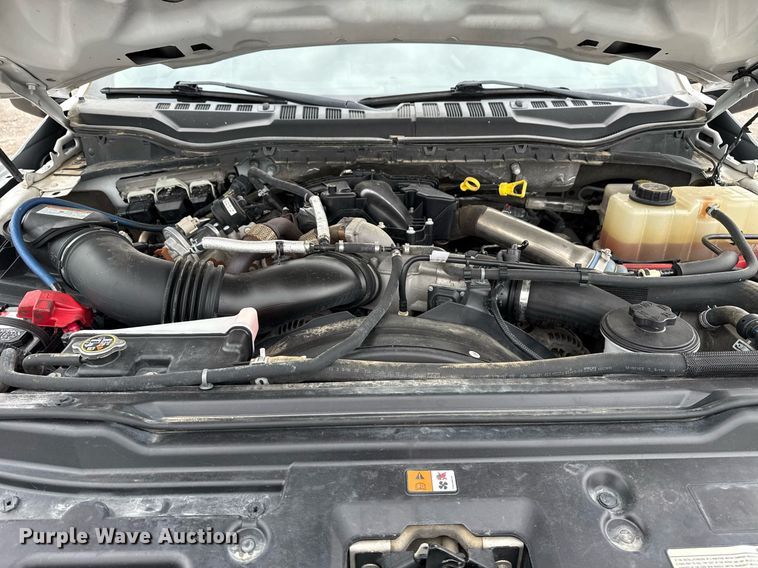 image for item EG5780 2019 Ford F350 Super Duty Crew Cab flatbed pickup truck