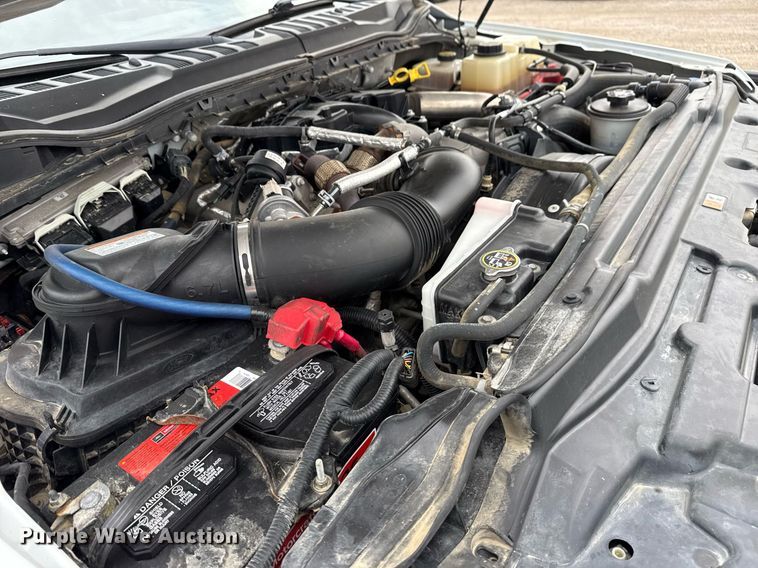 image for item EG5780 2019 Ford F350 Super Duty Crew Cab flatbed pickup truck