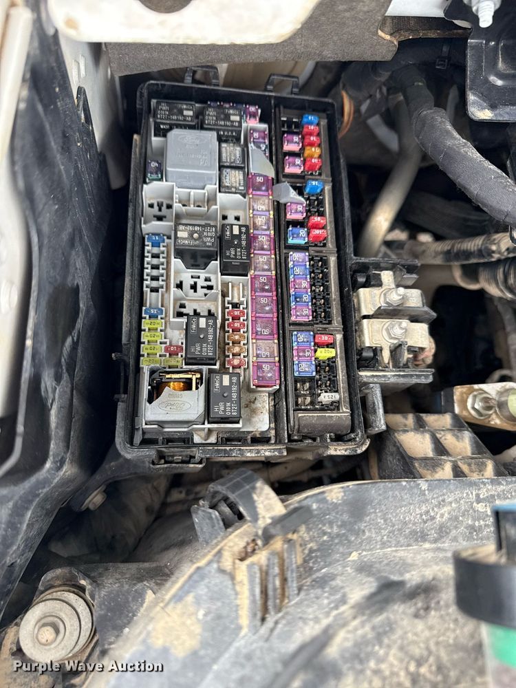 image for item EG5780 2019 Ford F350 Super Duty Crew Cab flatbed pickup truck