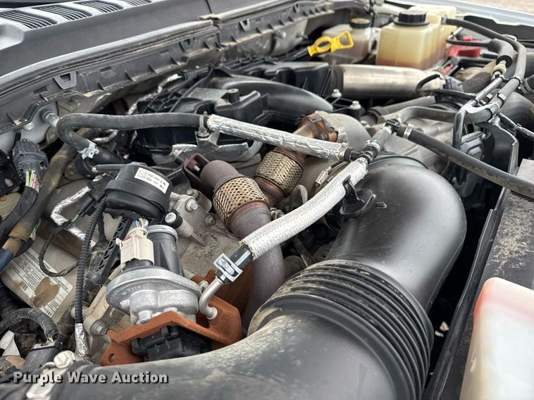 image for item EG5780 2019 Ford F350 Super Duty Crew Cab flatbed pickup truck