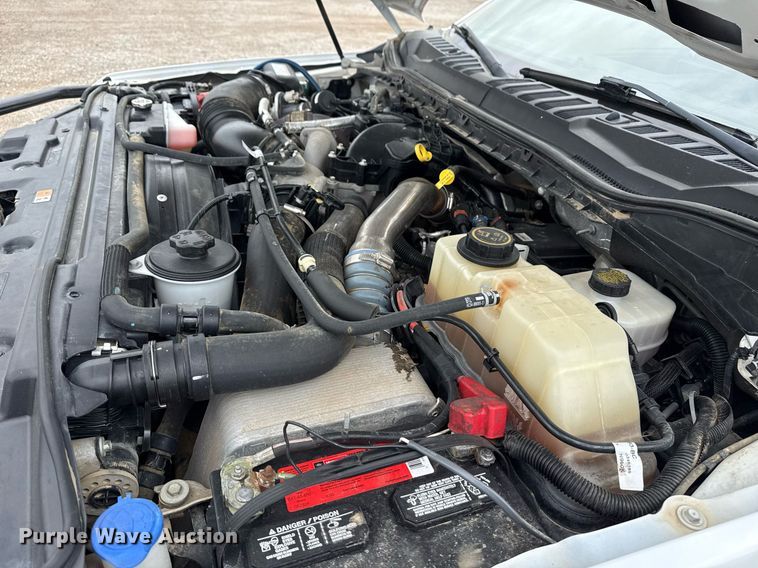 image for item EG5780 2019 Ford F350 Super Duty Crew Cab flatbed pickup truck