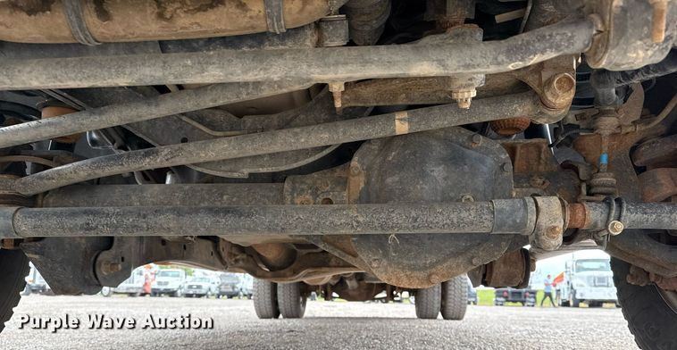 image for item EG5780 2019 Ford F350 Super Duty Crew Cab flatbed pickup truck