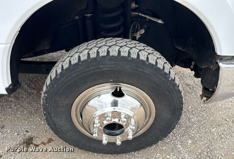 image for item EG5780 2019 Ford F350 Super Duty Crew Cab flatbed pickup truck