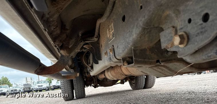 image for item EG5780 2019 Ford F350 Super Duty Crew Cab flatbed pickup truck