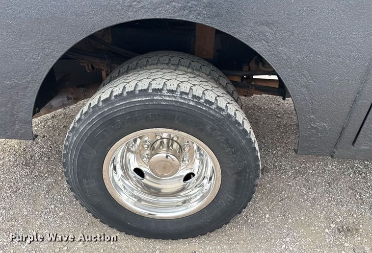 image for item EG5780 2019 Ford F350 Super Duty Crew Cab flatbed pickup truck