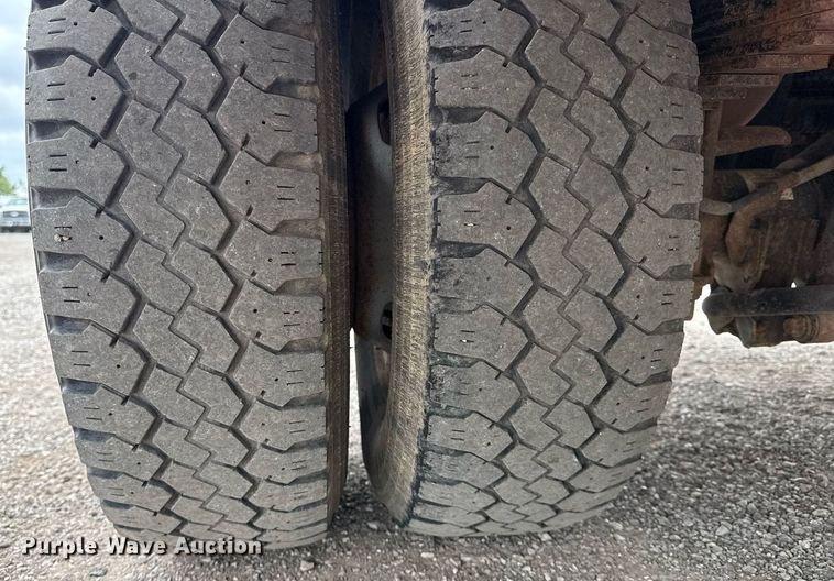 image for item EG5780 2019 Ford F350 Super Duty Crew Cab flatbed pickup truck