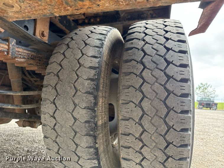 image for item EG5780 2019 Ford F350 Super Duty Crew Cab flatbed pickup truck