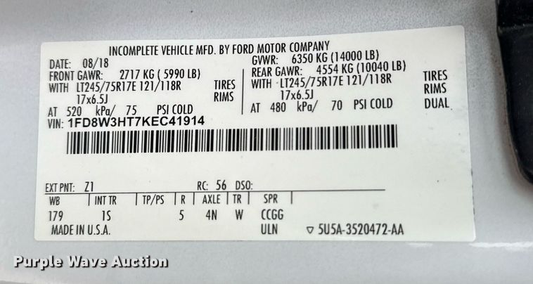 image for item EG5780 2019 Ford F350 Super Duty Crew Cab flatbed pickup truck