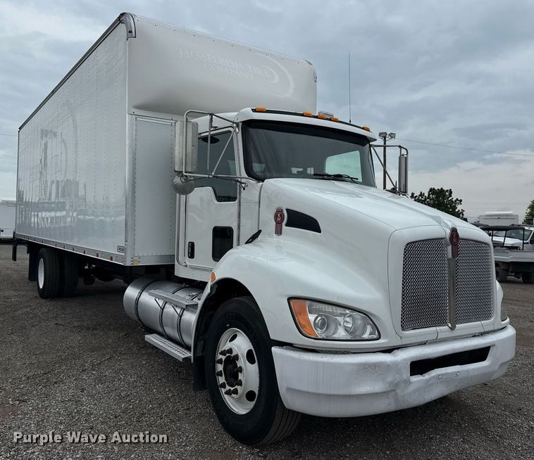 image for item EG5798 2019 Kenworth T370 box truck