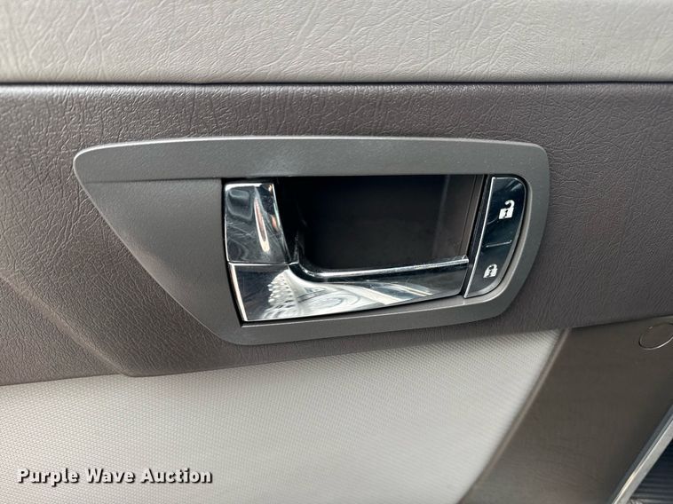 image for item EG5798 2019 Kenworth T370 box truck