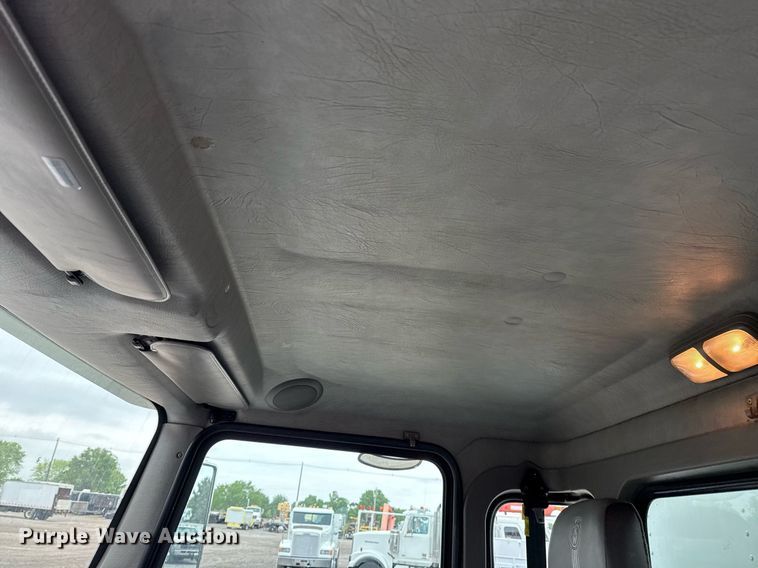 image for item EG5798 2019 Kenworth T370 box truck