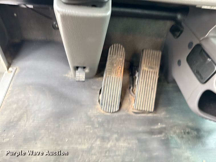 image for item EG5798 2019 Kenworth T370 box truck