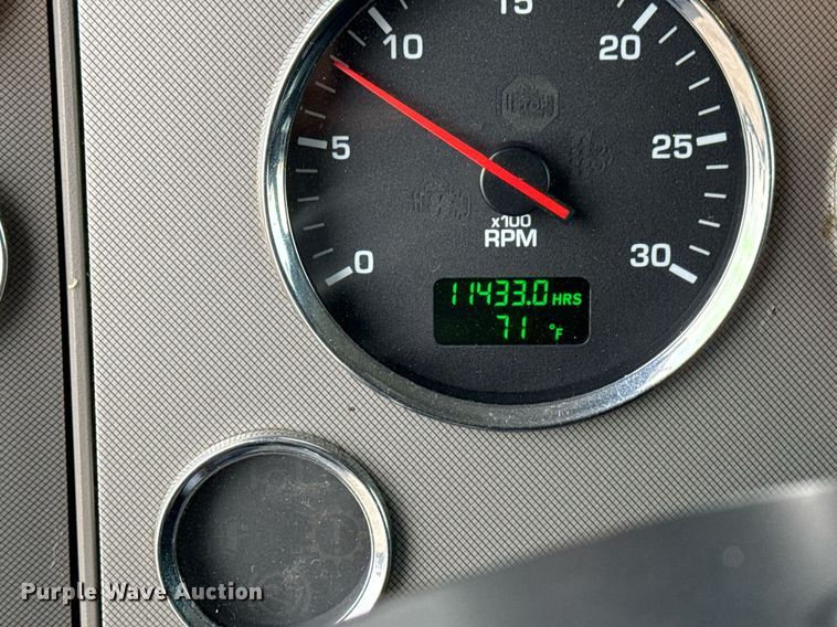 image for item EG5798 2019 Kenworth T370 box truck