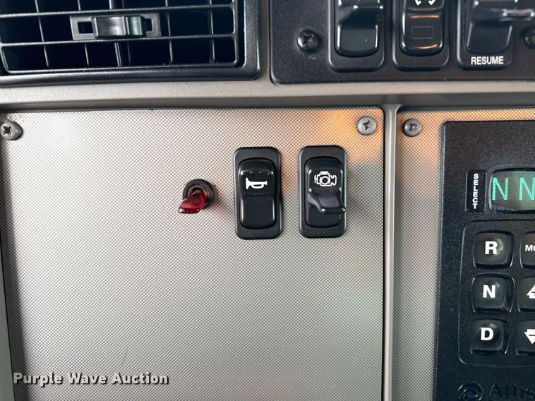 image for item EG5798 2019 Kenworth T370 box truck