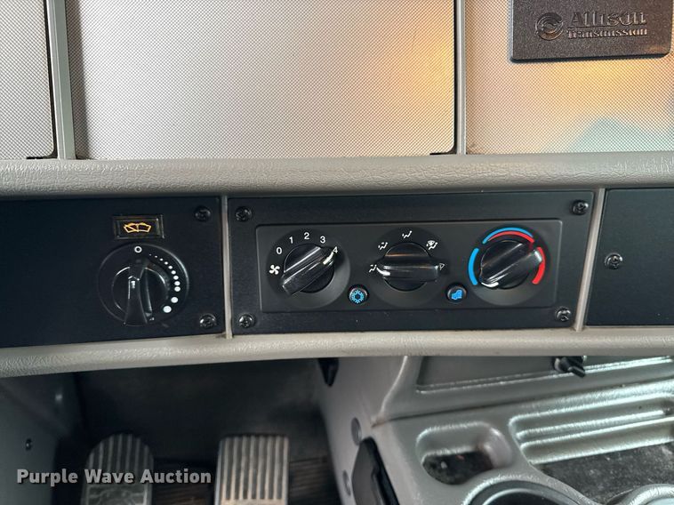 image for item EG5798 2019 Kenworth T370 box truck