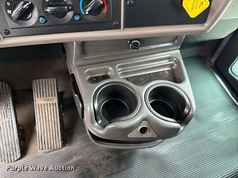 image for item EG5798 2019 Kenworth T370 box truck