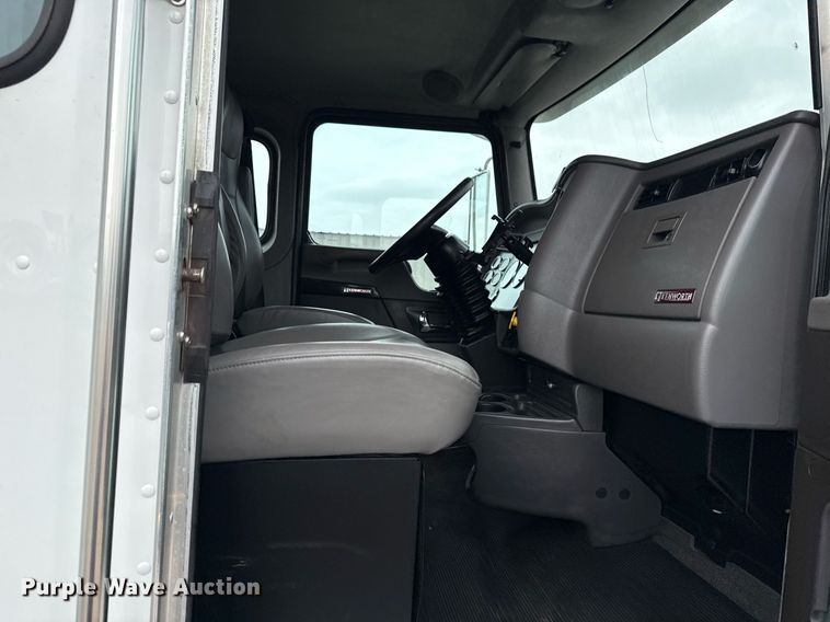 image for item EG5798 2019 Kenworth T370 box truck