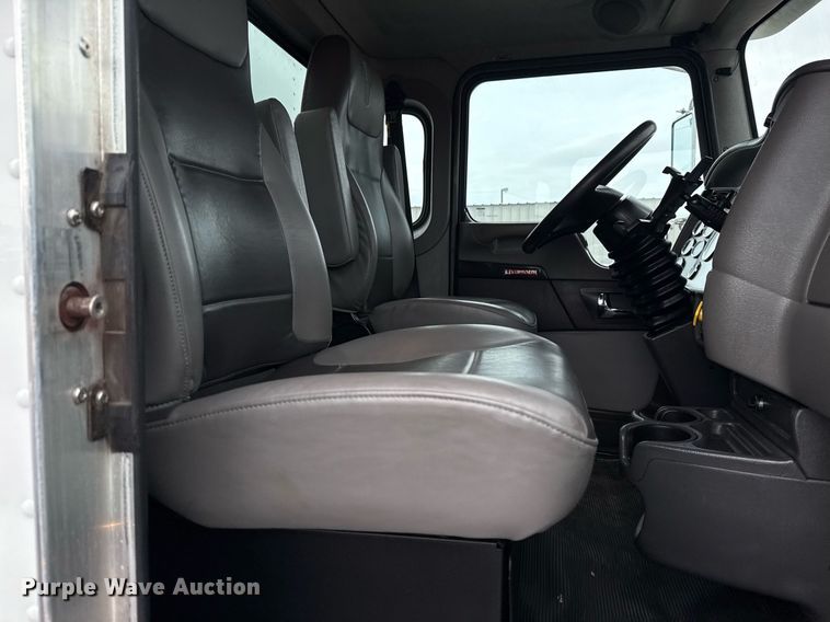 image for item EG5798 2019 Kenworth T370 box truck